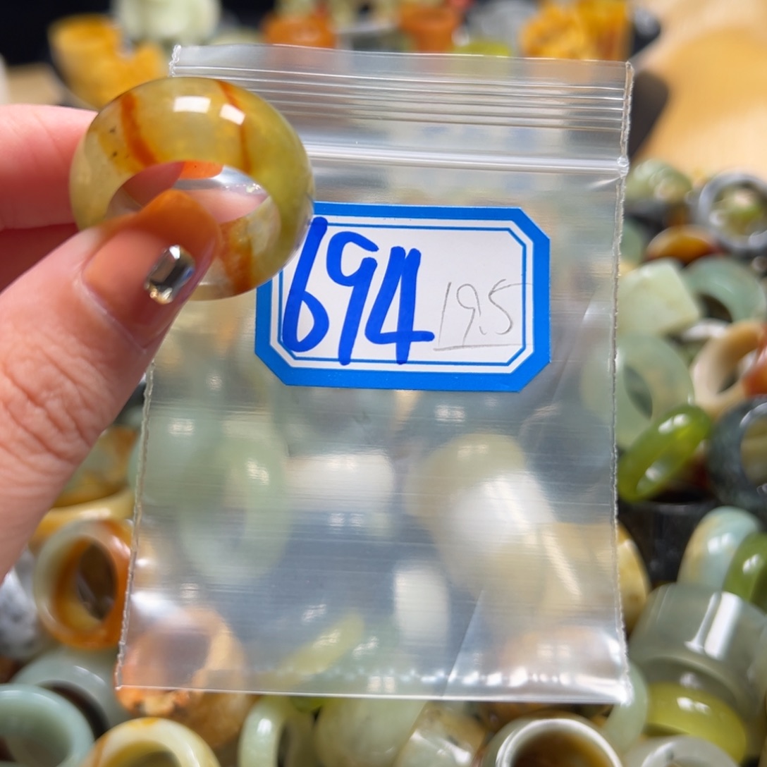 空***档蛇纹石玉未镶嵌戒指