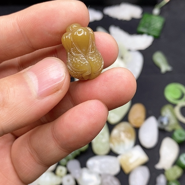 和田玉颈饰未镶嵌?****?