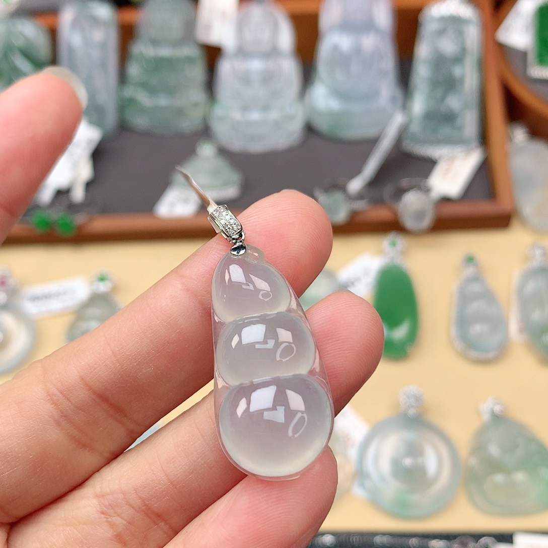 翡翠颈饰18K金镶嵌福豆