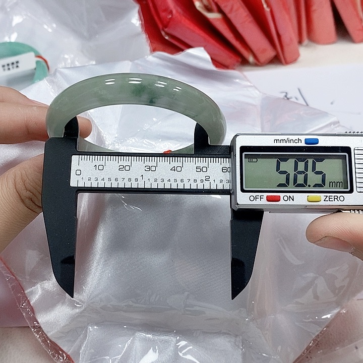 翡翠手镯未镶嵌162             