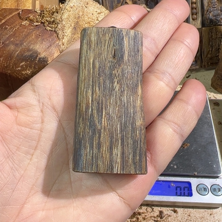 沉香吊坠绿棋楠沉香吊坠13.3克