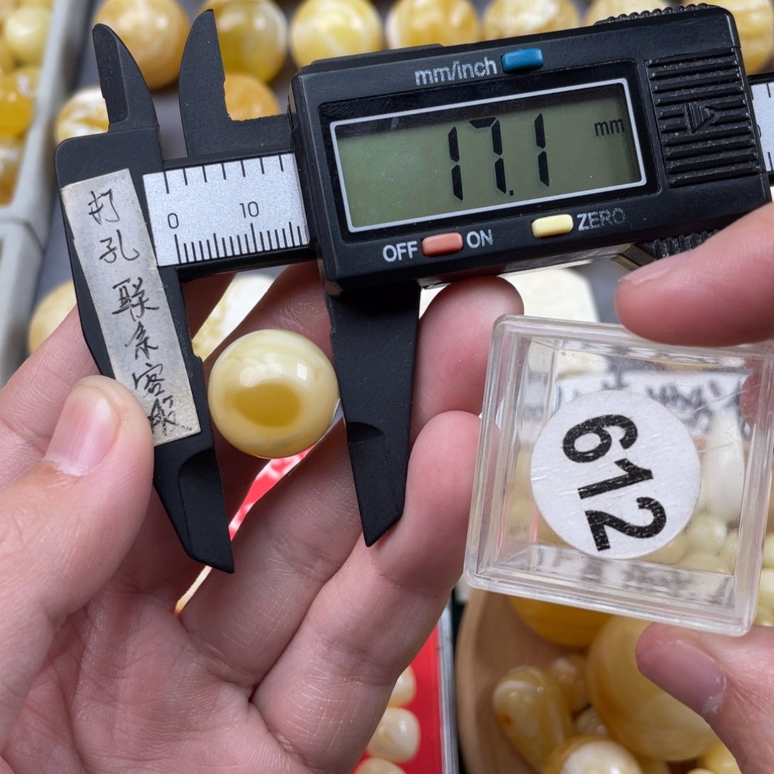 蜜蜡珠宝奇石未镶嵌