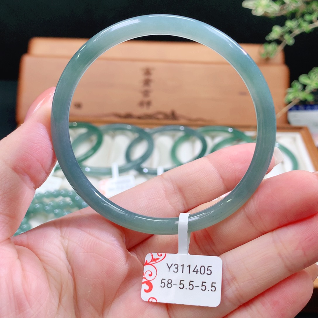 翡翠未镶嵌手镯天然