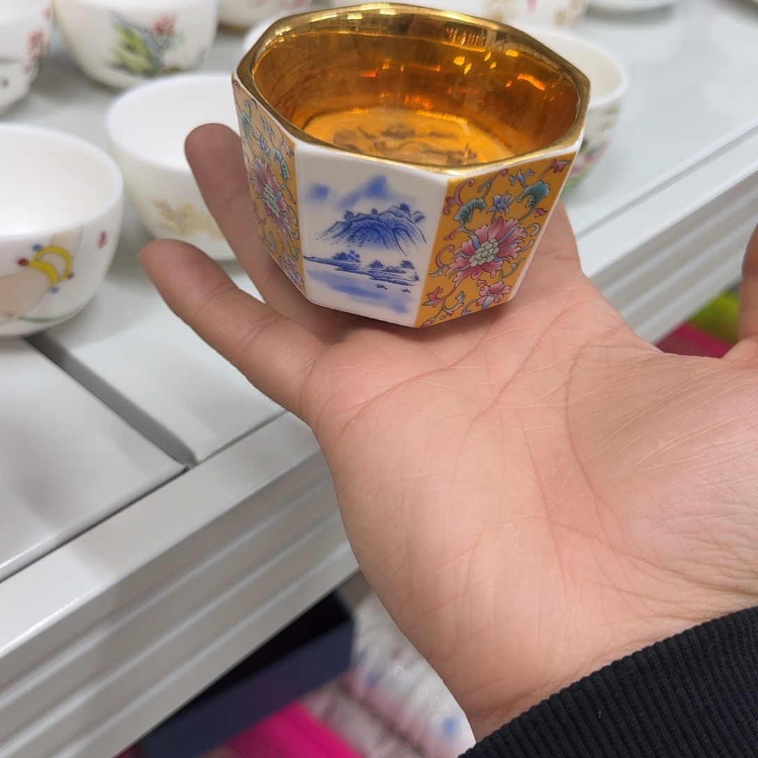 陶杯子微瑕不退换一个金杯