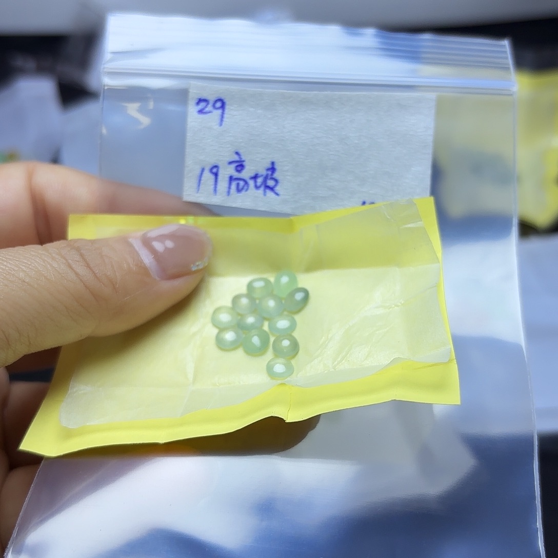 高***馆定制翡翠未镶嵌不同