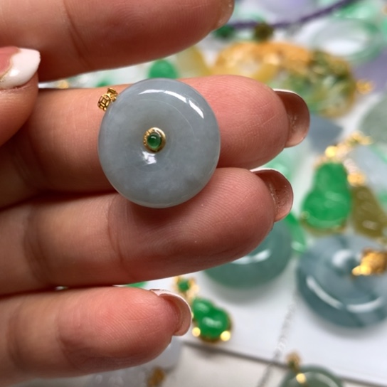 翡翠颈饰18K金镶嵌翡翠