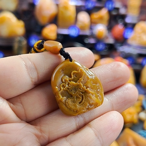 田黄石0**1田黄石挂件