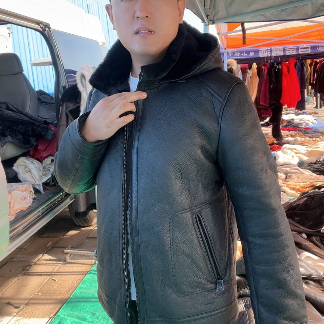 帽款黑色皮毛一体