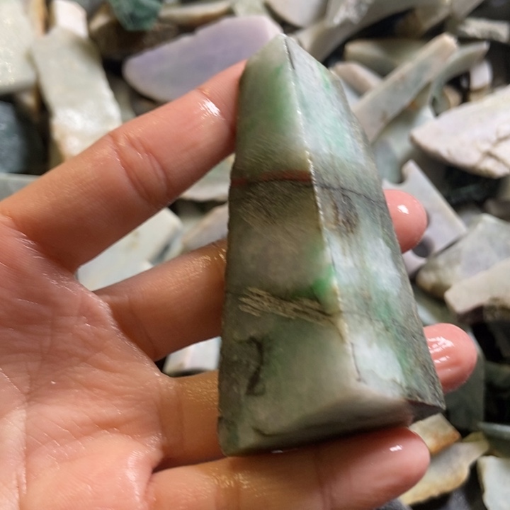 翡翠颈饰未镶嵌天然翡翠