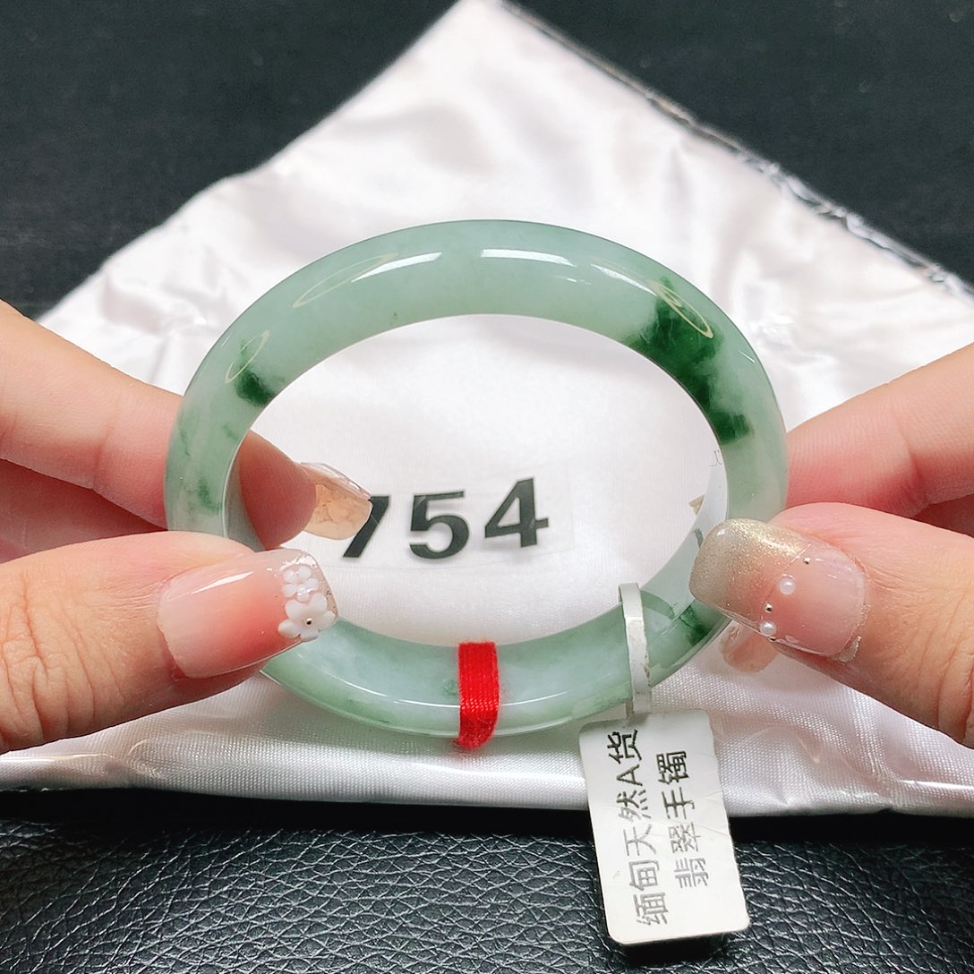 未镶嵌手镯翡翠贵妃