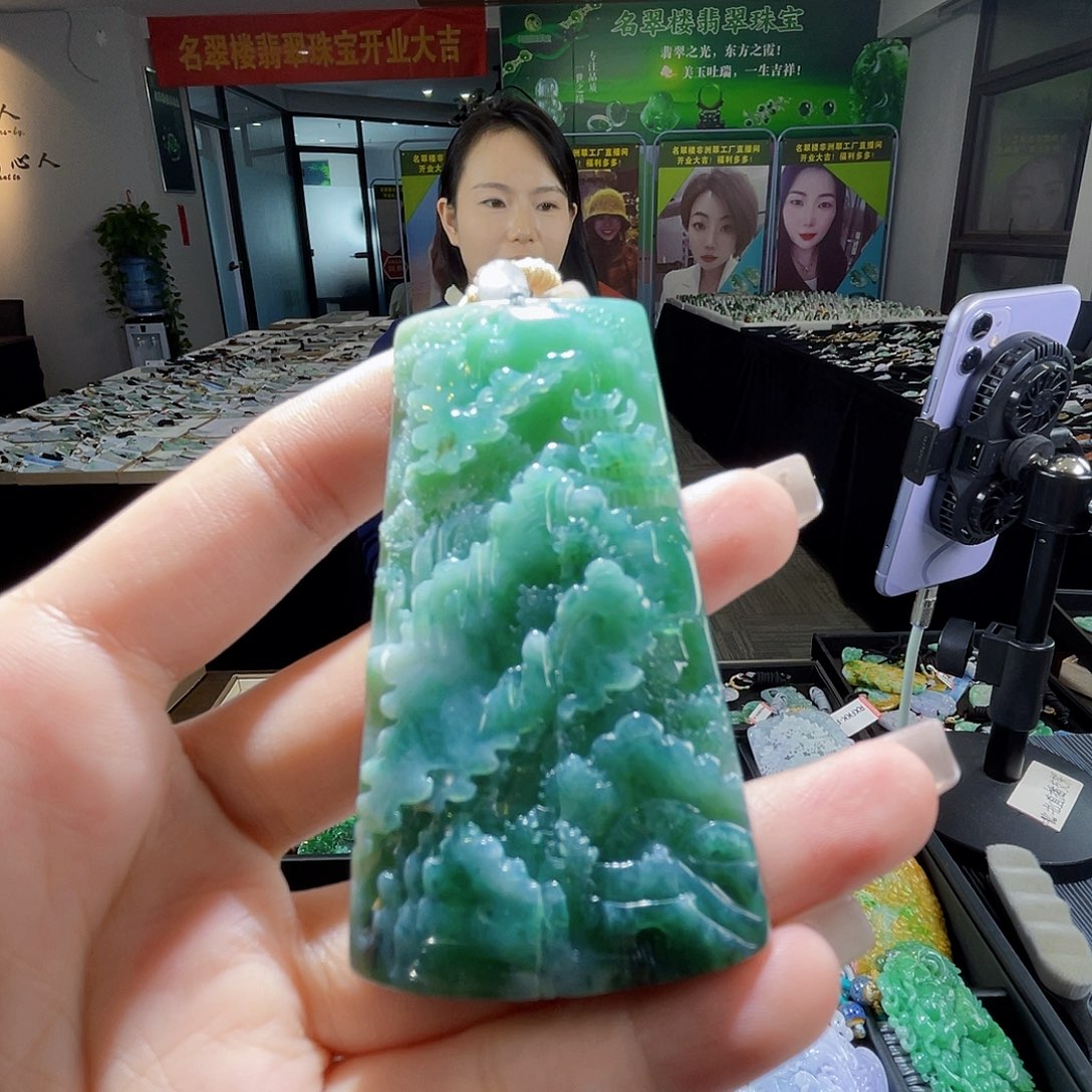 颈饰未镶嵌翡翠一个