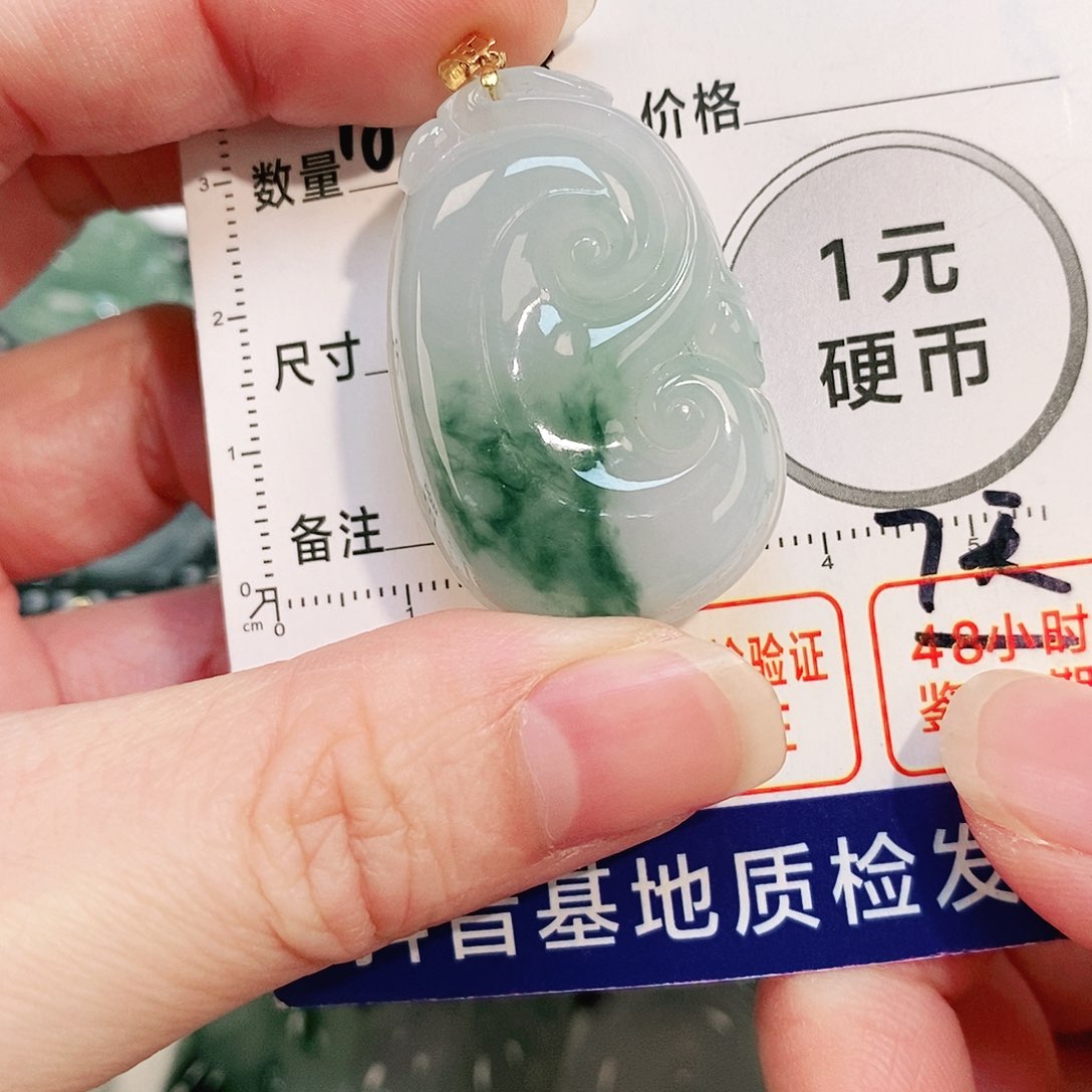 翡翠颈饰18K金镶嵌吊坠