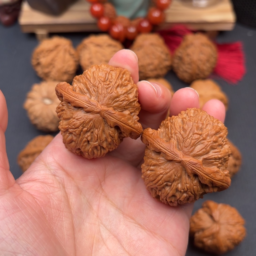 文玩核桃把件闷白45