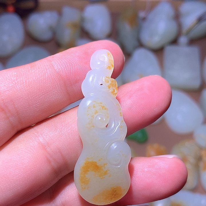 远***韵和田玉（糖玉）未镶嵌颈饰