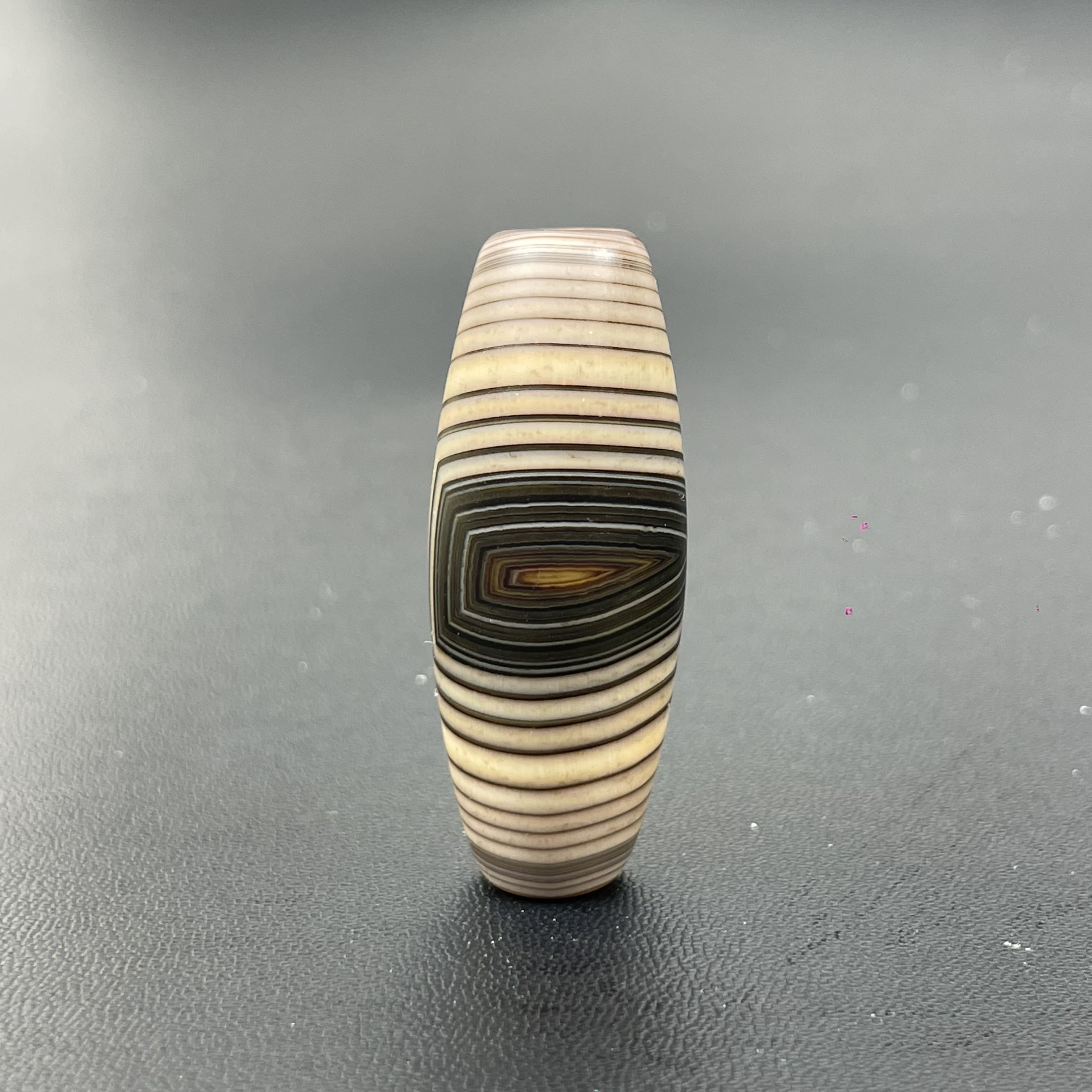 天然缠丝玛瑙，尺寸42.1*16.3mm