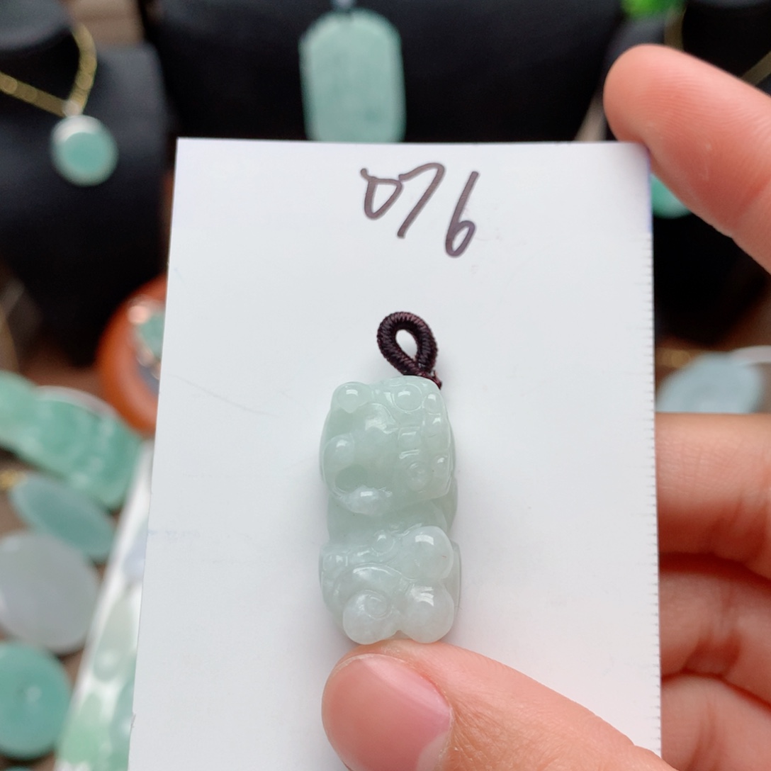 翡翠颈饰未镶嵌吊坠