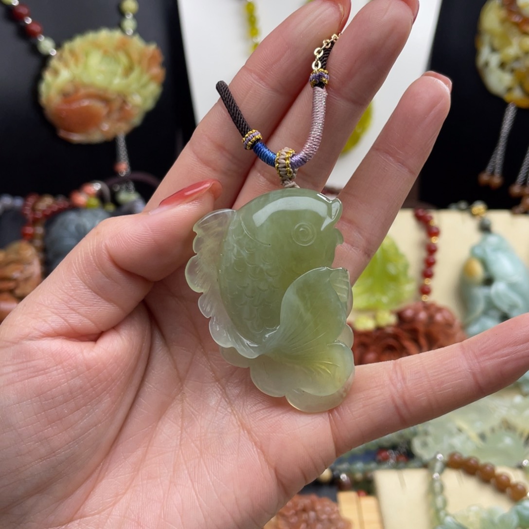 未镶嵌蛇纹石玉颈饰