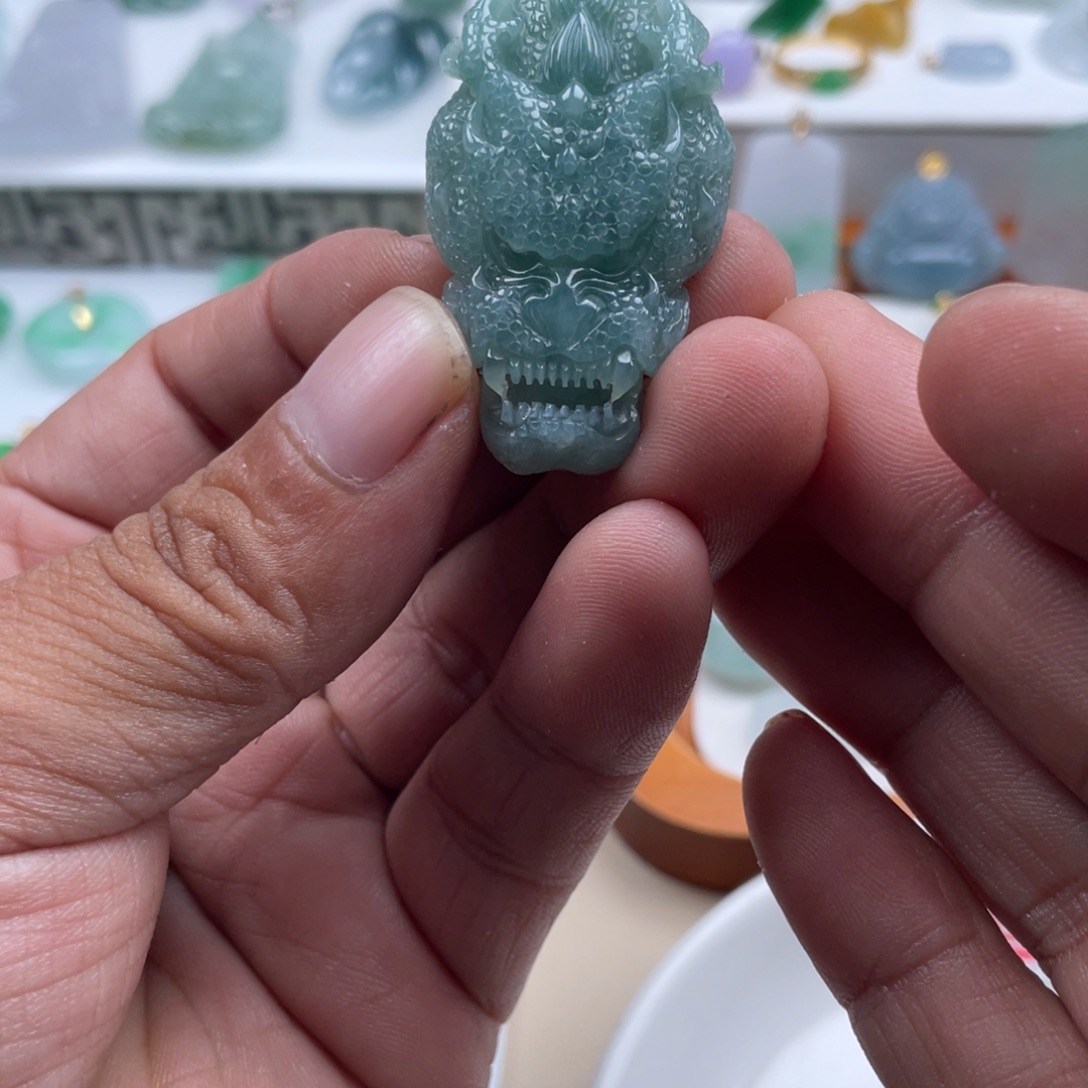 翡翠未镶嵌颈饰翡翠冰绿龙