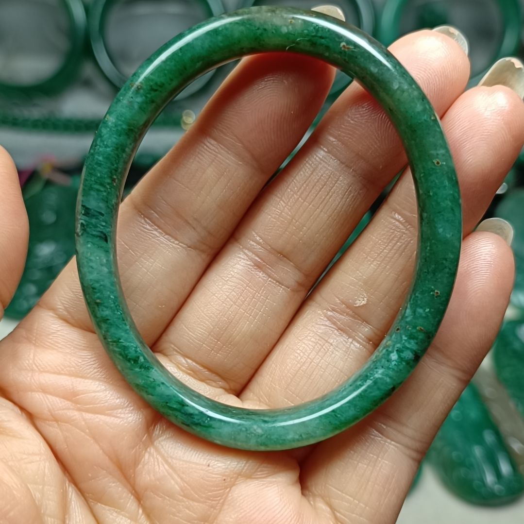 独山玉贵妃镯未镶嵌