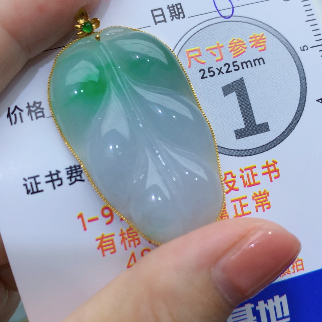 翡翠颈饰18K金镶嵌叶子