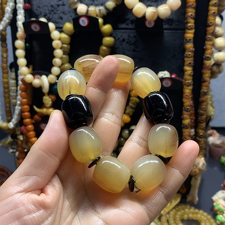 小***美木质非金属手工雕刻手链