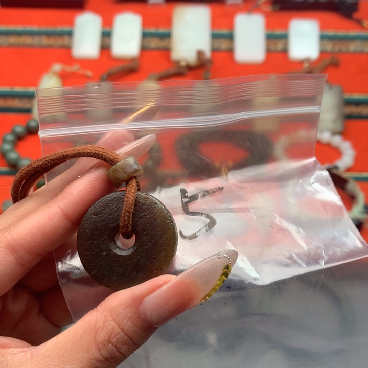 和田玉（糖玉）颈饰未镶嵌