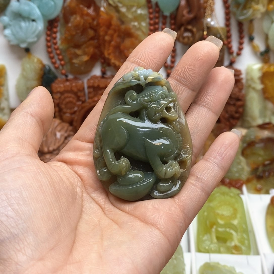 蛇纹石玉颈饰未镶嵌