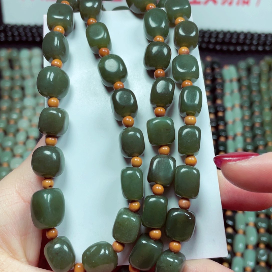 和田玉颈饰未镶嵌美****花