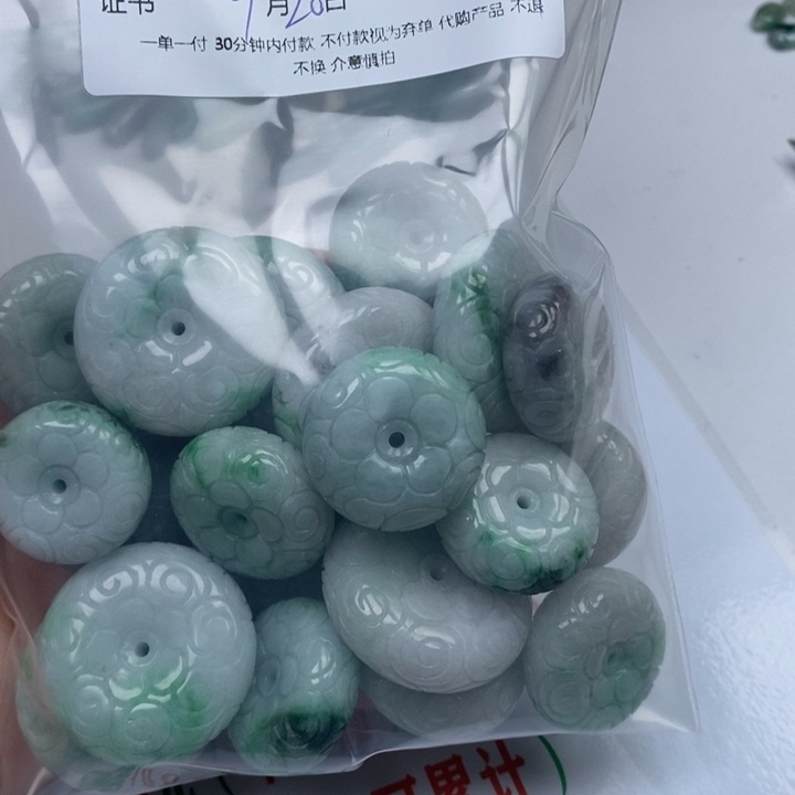 小***花颈饰未镶嵌翡翠翡翠