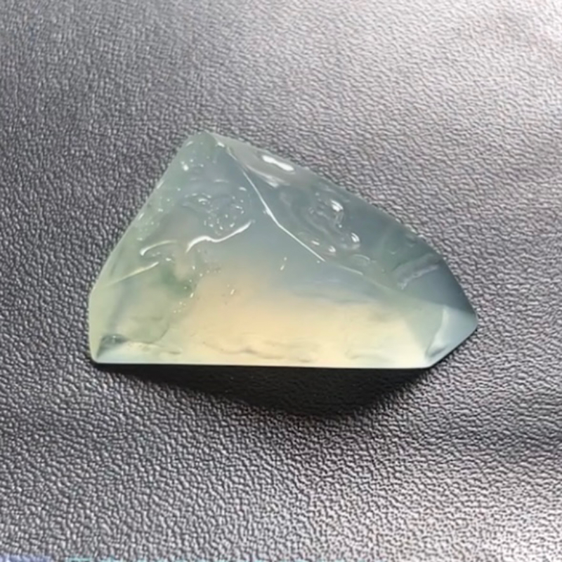 冰种飘翠色种老翻胶起光立体挂件料38-21-13.5mm