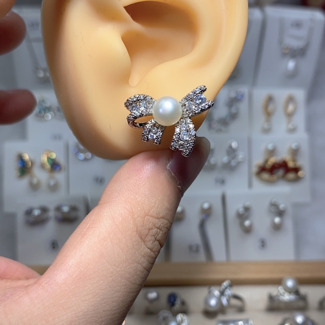 银S925镶嵌耳饰淡水珍珠