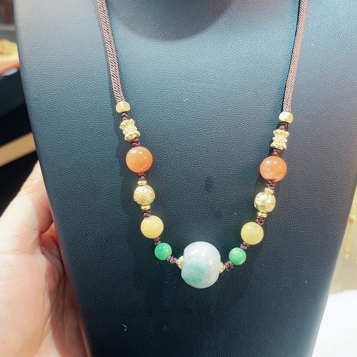 翡翠颈饰未镶嵌吊坠