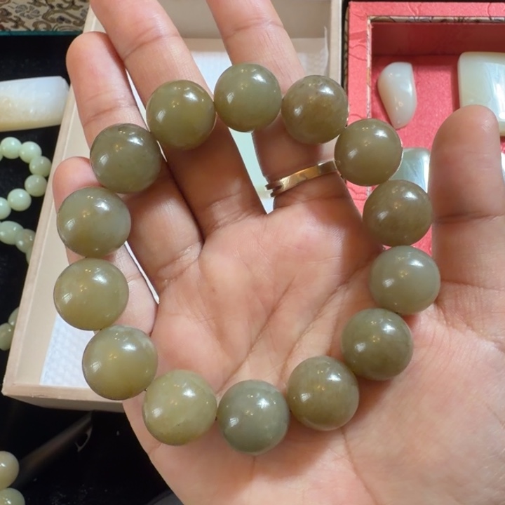 和田玉（糖玉）未镶嵌手链