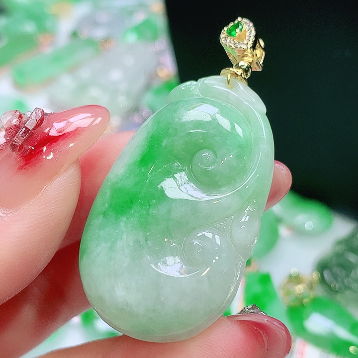 翡翠未镶嵌颈饰翡翠多样性发其一