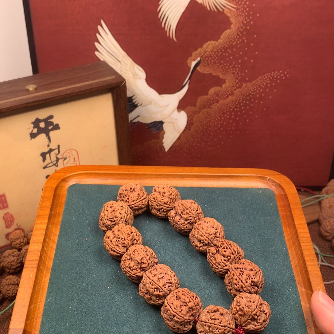 手串金刚菩提7、粗筋梅花铁籽26mm