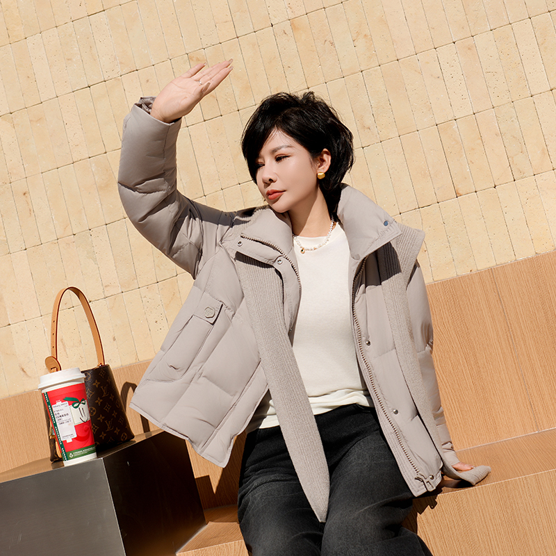 90%白鹅绒立领款针织帽羽绒服女冬季保暖外套R173W1121