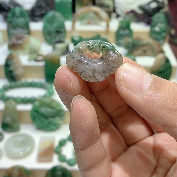 独山玉未镶嵌颈饰