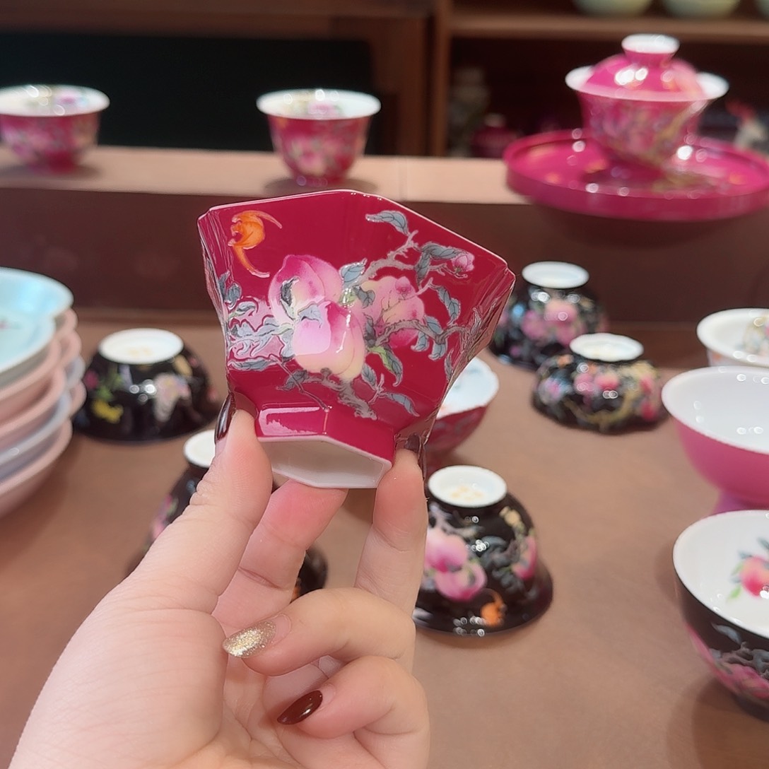 珐琅彩瓷器主人杯茶具