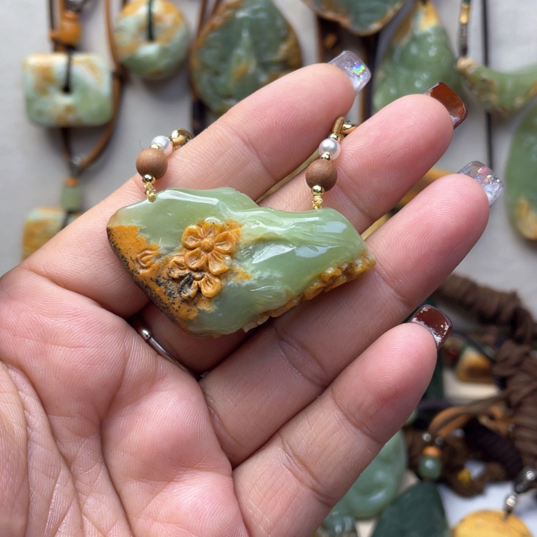 岫岩河磨玉（透闪石质玉）挂坠未镶嵌我**一