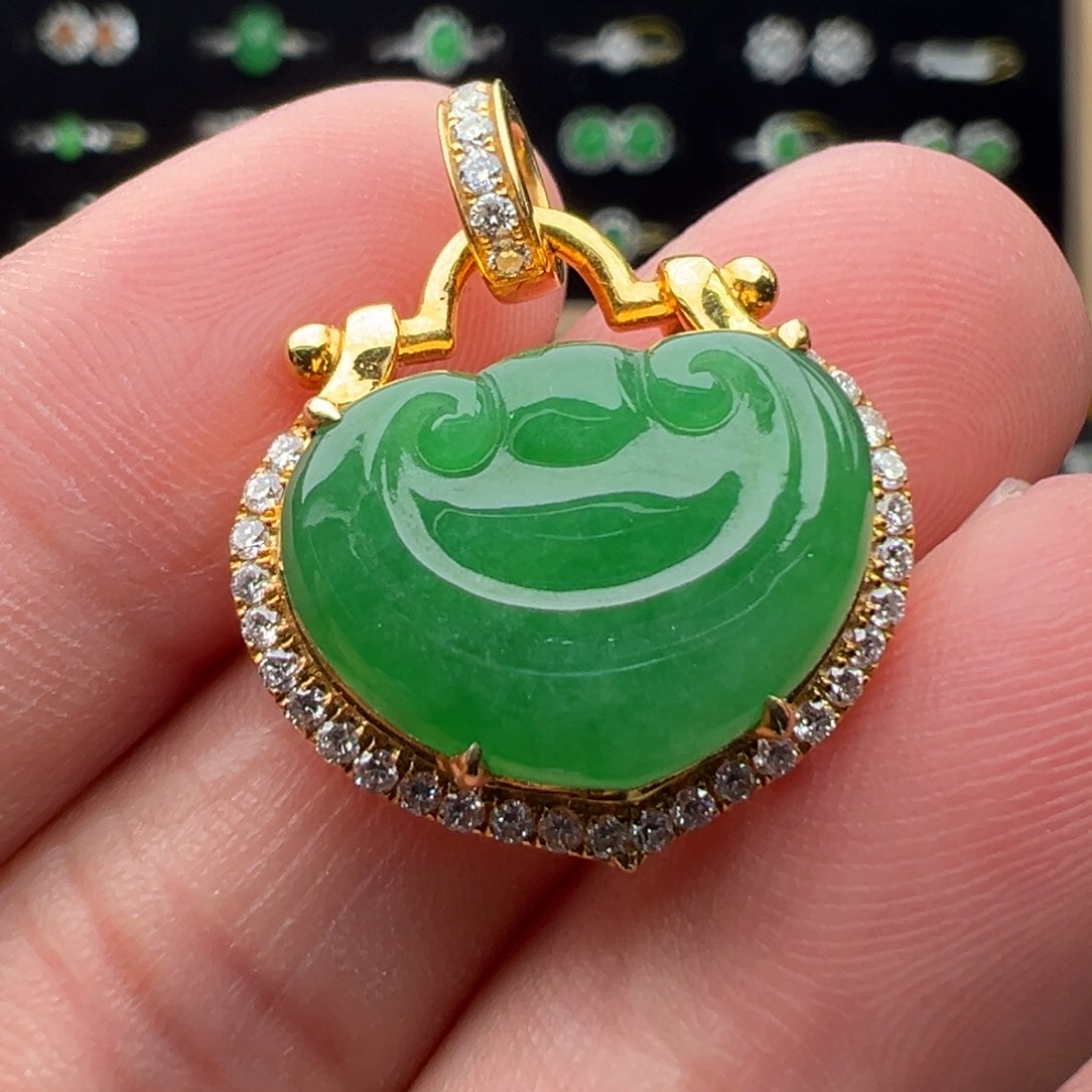 翡翠18K金镶嵌颈饰裸石12.7