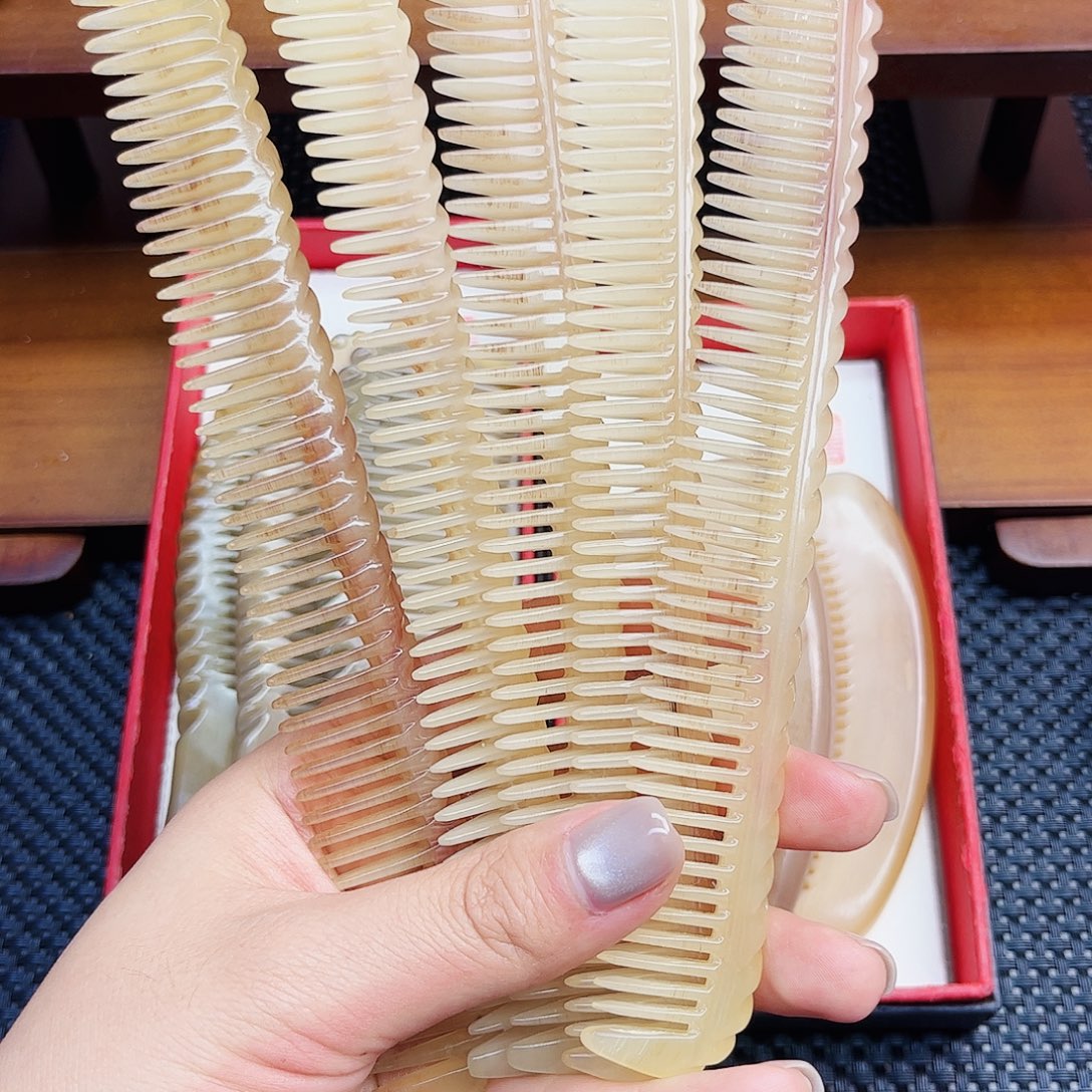 手工制作牛角梳白水