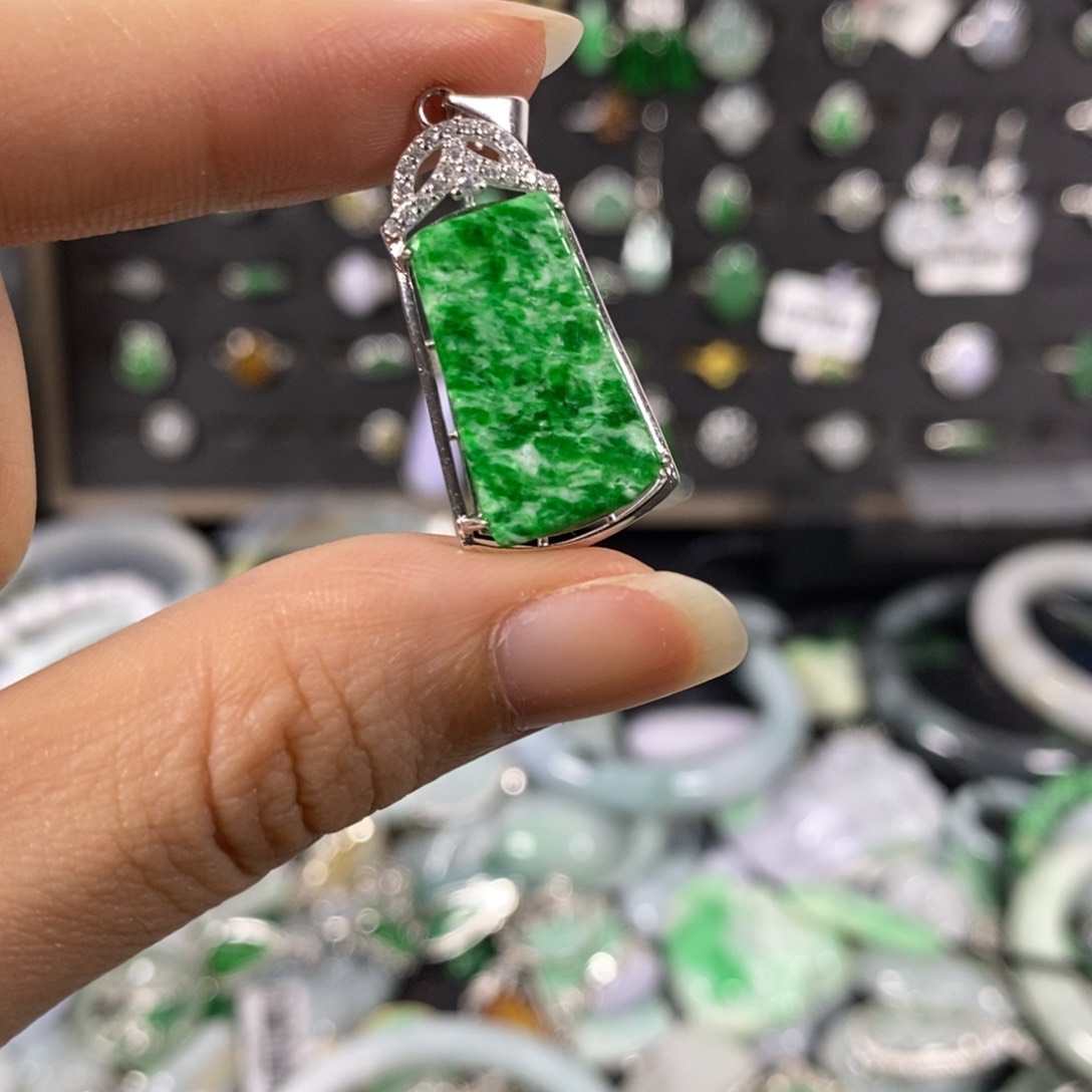 颈饰未镶嵌翡翠岁*