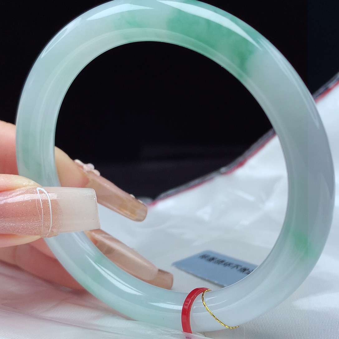 翡翠手镯（圆镯）未镶嵌54圈2399