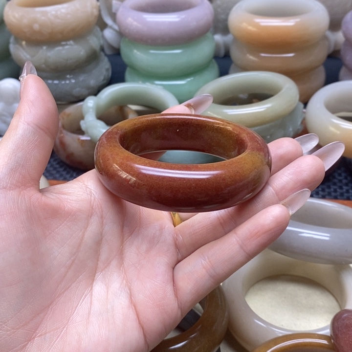 石英岩玉手镯未镶嵌最***景