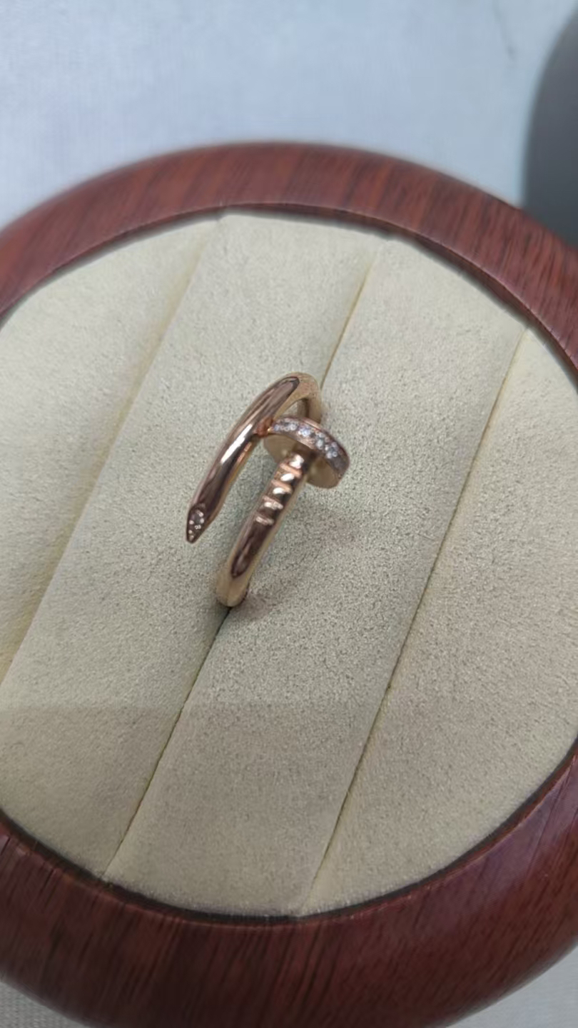 18 K金钻石戒指玫瑰金