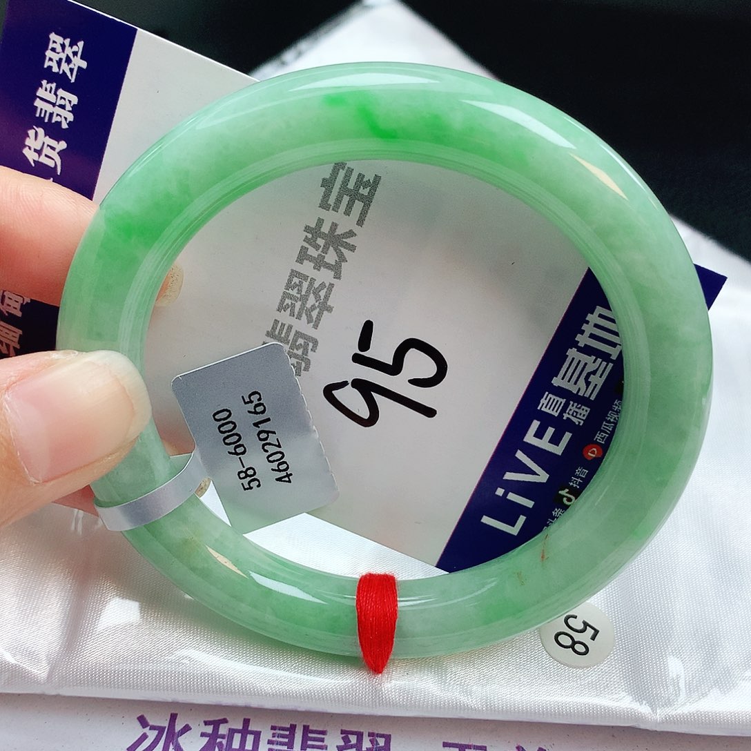 翡翠手镯未镶嵌缅甸天然A货翡翠手镯