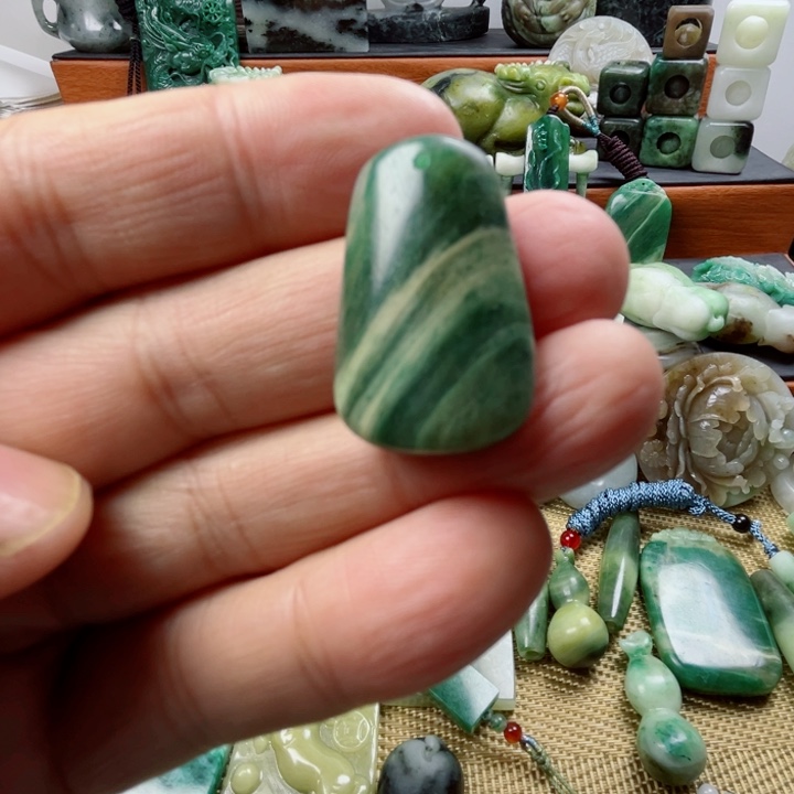 独山玉未镶嵌珠宝半成品