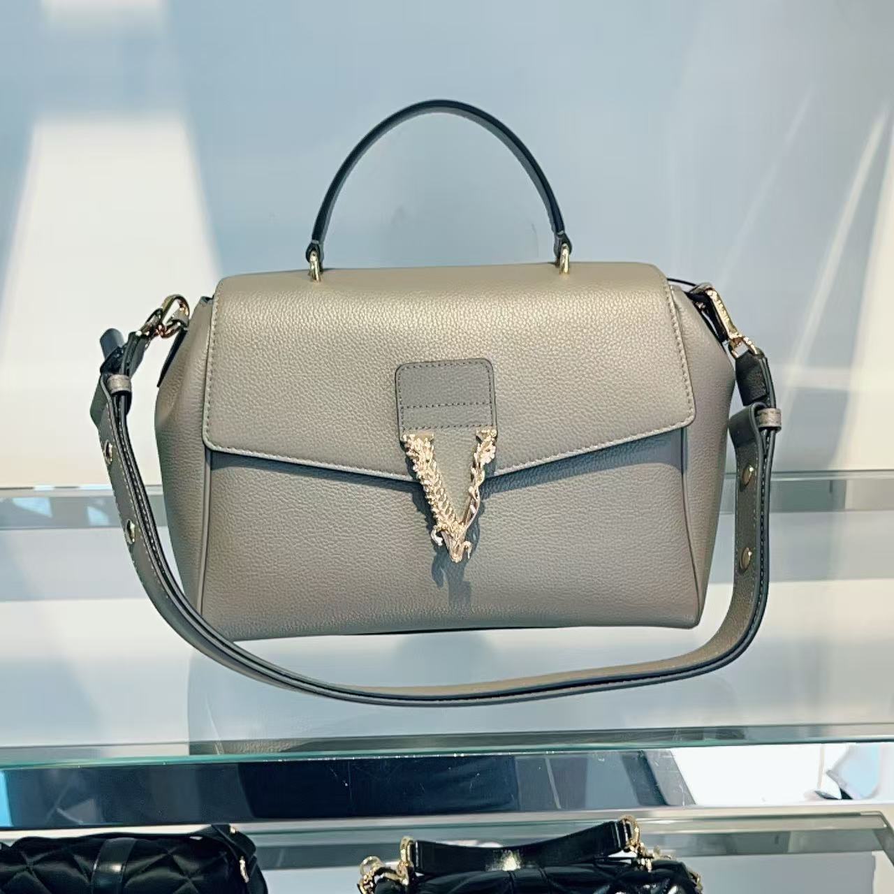 全新未使用 VERSACE/范思哲 女包V金扣单肩斜挎包