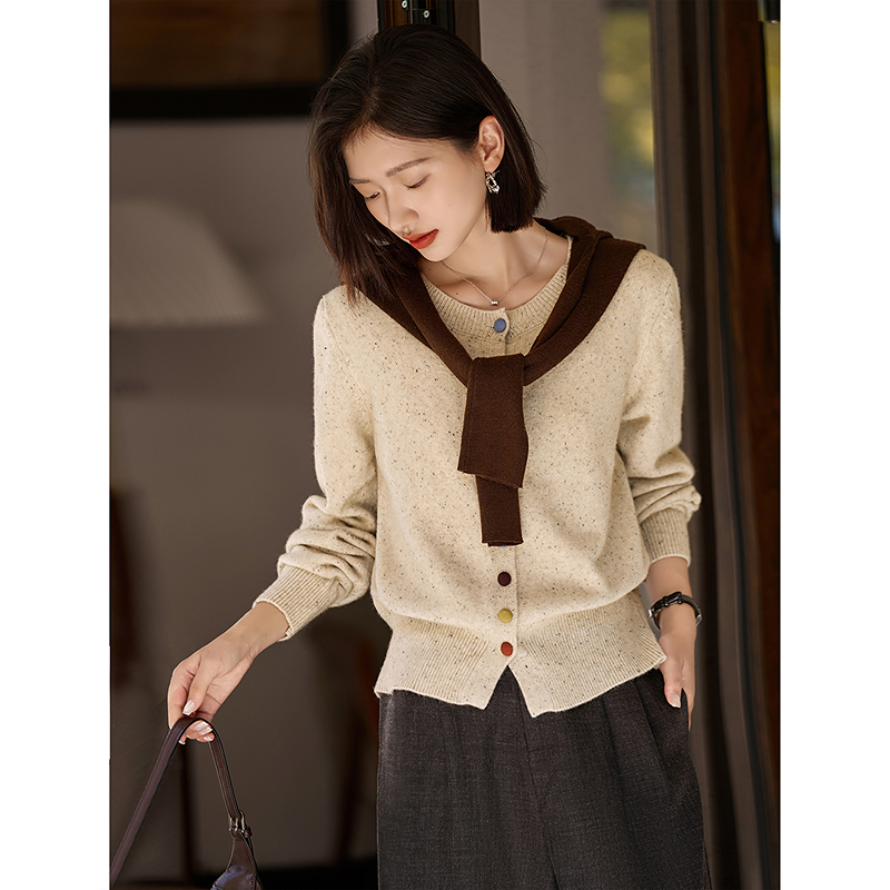 圆领毛衣开衫2025冬季新款异色纽扣针织上衣女装SXMY25087