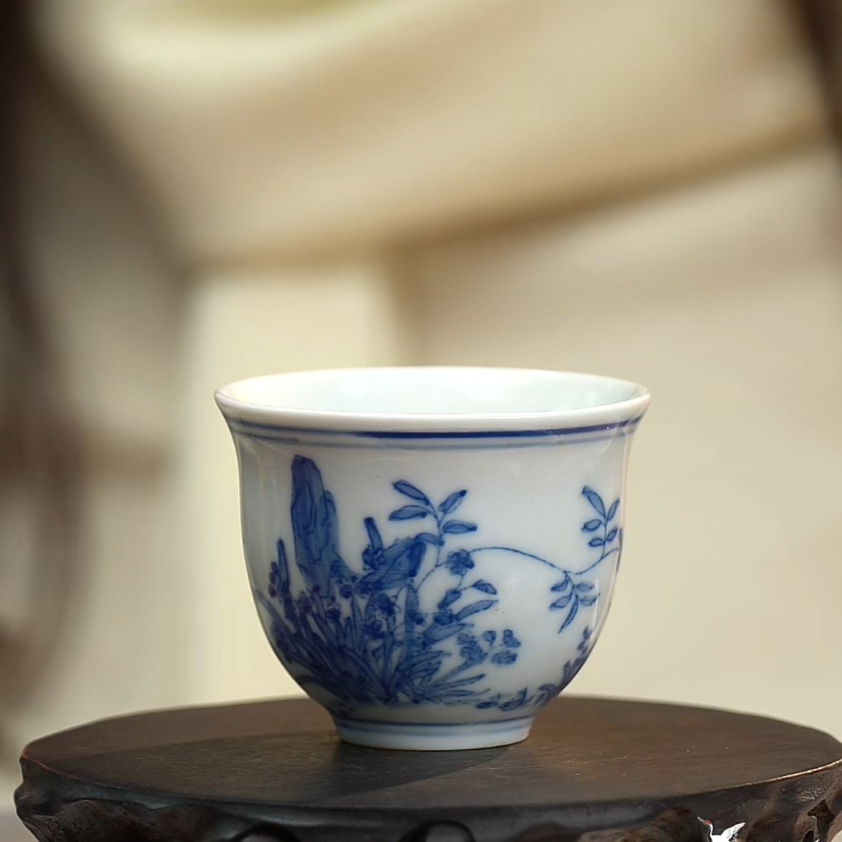 F青花水仙花卉纹铃铛杯